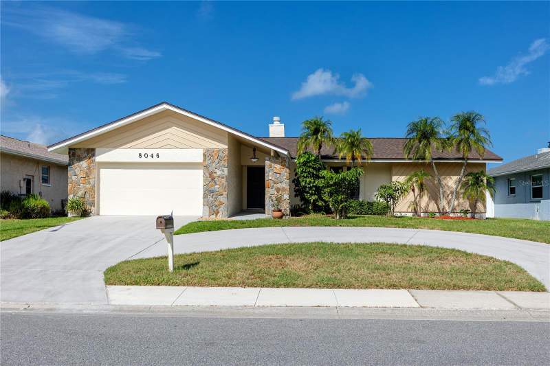 3 bedroom Single Family Residence at 8046 BAYHAVEN DRIVE, BAYHAVEN 3RD ADD, SEMINOLE — photo 1