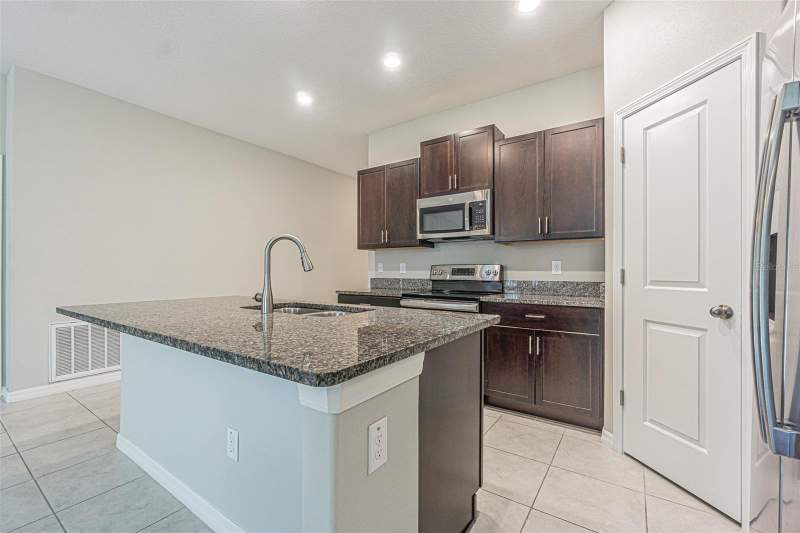 3 bedroom Single Family Residence at 13009 Majestic Garden Lane, Triple Crk Ph 6 Village H, Riverview — photo 4