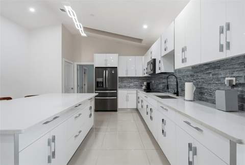 12726 Barrett Drive, Tampa FL - photo 12 of 69