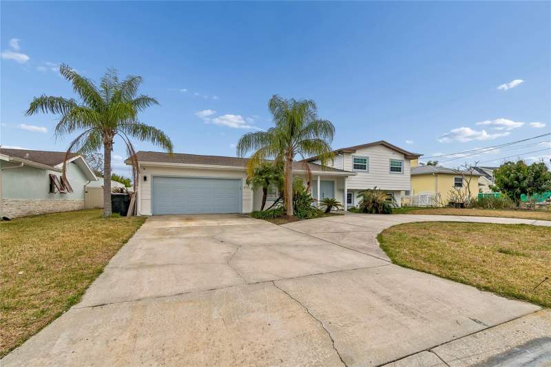 5 bedroom Single Family Residence at 8722 Hickorywood Lane, Bay Crest Park Unit 08, Tampa — photo 2