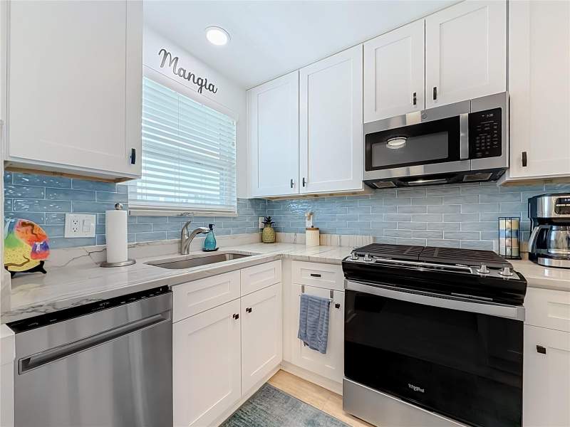 1 bedroom Condominium at 5925 Shore Boulevard #611, Town Shores Of Gulfport, Gulfport — photo 4