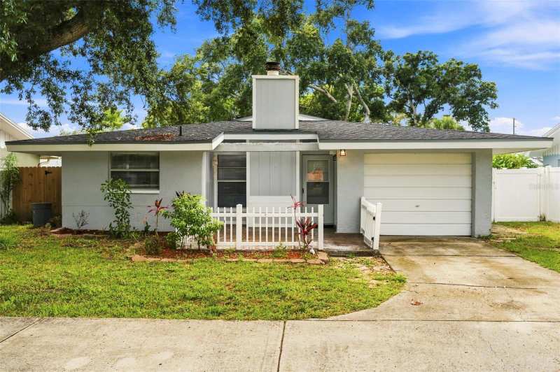 2 bedroom Single Family Residence at 1680 Pinehurst Road, Suemar Sub 2nd Add, Dunedin — photo 1