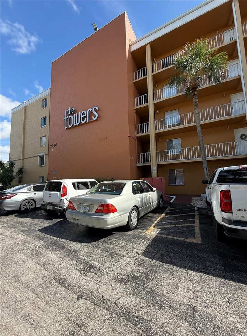 1 bedroom Condominium at 2366 E Mall Drive #308, Towers Condo, Fort Myers — photo 1