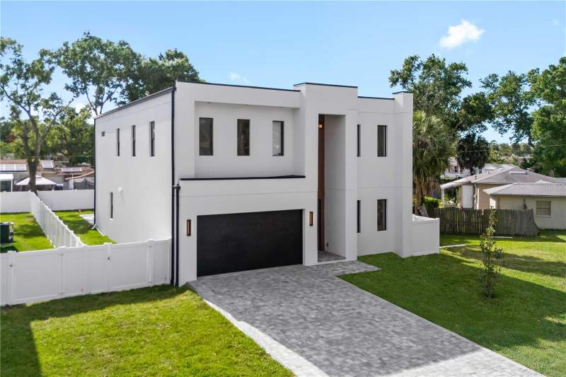 4 bedroom Single Family Residence at 2308 1/2 N Elcoe Drive, Wellswood Estates Unit 1, Tampa — photo 2