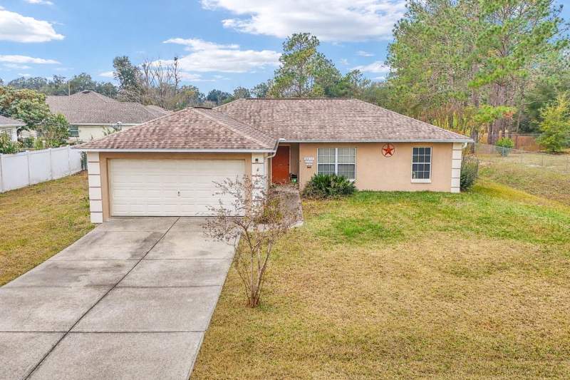 3 bedroom Single Family Residence at 4 Hemlock Terrace Course, Silver Spgs Shores Un 21, Ocala — photo 1