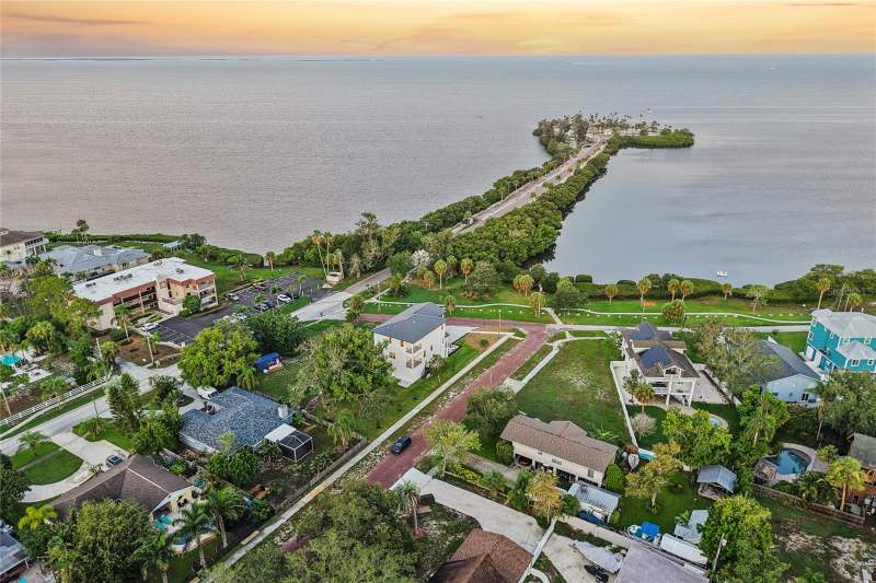 5 bedroom Single Family Residence at 96 Shore Drive, Clarks H L Sub, Tarpon Springs — photo 5