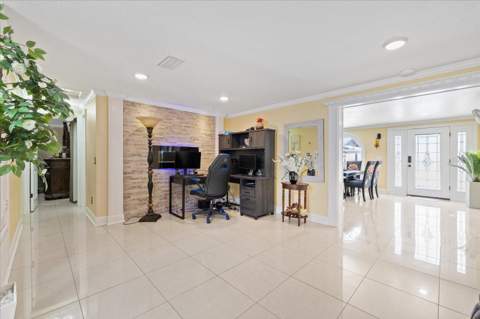 8318 Drycreek Drive, Tampa FL - photo 12 of 56