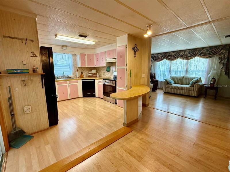 2 bedroom Manufactured Home at 82167 D Street #167, Golden Gate Mobile Home Park Unrec, Pinellas Park — photo 5