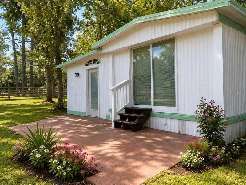 3 bedroom Manufactured Home at 8010 W Morrow Court, Holiday Acres Unit 01, Crystal River — photo 1
