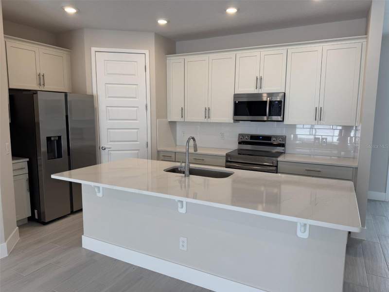 3 bedroom Townhouse at 7921 Spectrum Drive, Spectrum At Reunion Ph 2, Kissimmee — photo 5