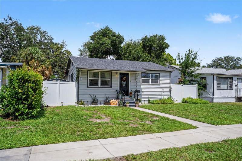 3 bedroom Single Family Residence at 4811 12th Avenue, Disston Heights, St Petersburg — photo 3