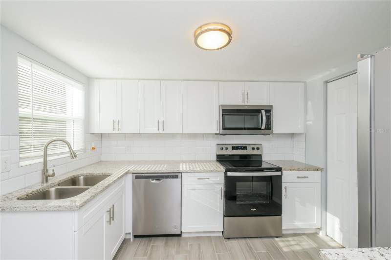 3 bedroom Single Family Residence at 5340 Baroque Drive, Forest Hills, Holiday — photo 4