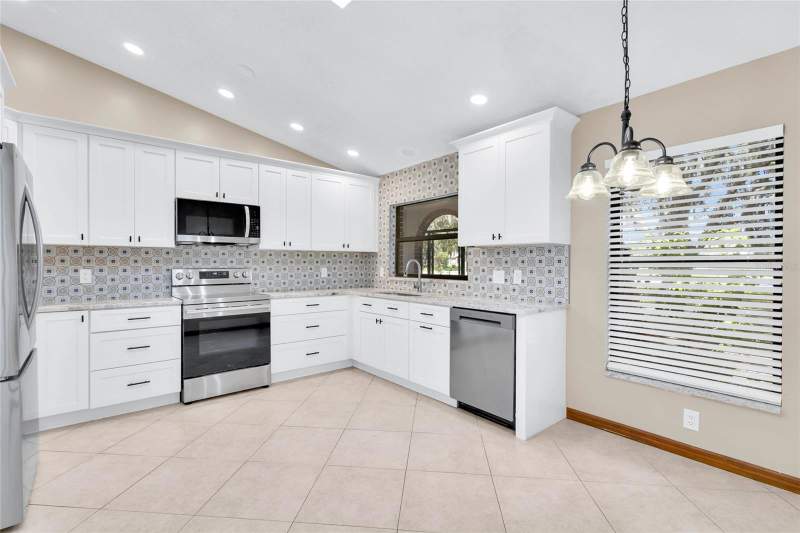 4 bedroom Single Family Residence at 2805 Lake Tohopekaliga Boulevard, Pleasant Hill Lakes Unit 1, Kissimmee — photo 3