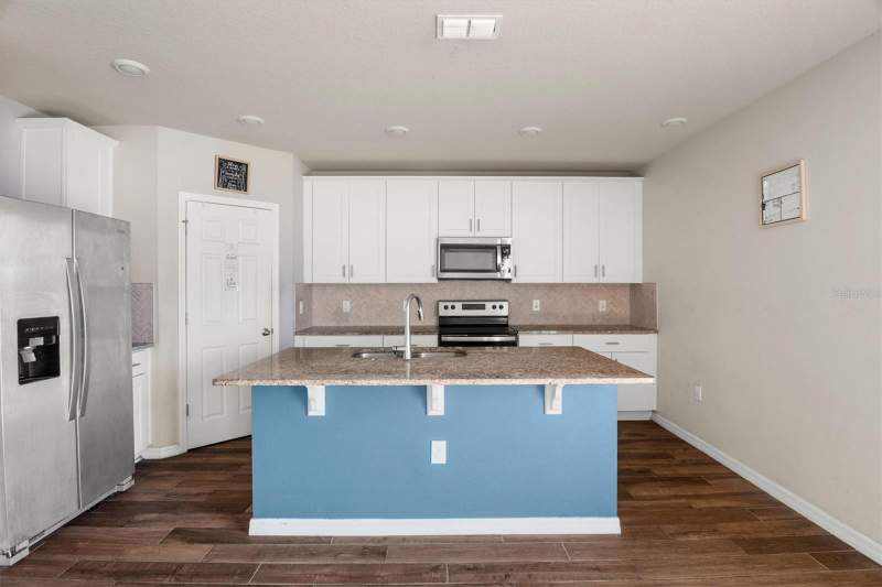 4 bedroom Single Family Residence at 884 Cambridge Drive, Lucerne Park Reserve, Winter Haven — photo 4
