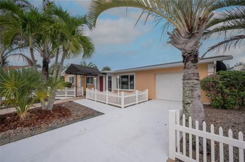 4223 Royal Palm Drive, Bradenton FL - photo 8 of 53