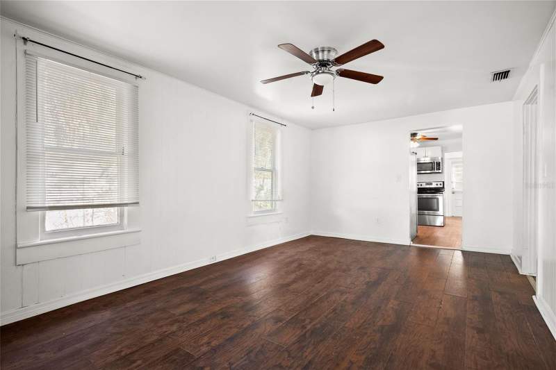 2 bedroom Single Family Residence at 211 E Cluster Avenue, Vine Park, Tampa — photo 4