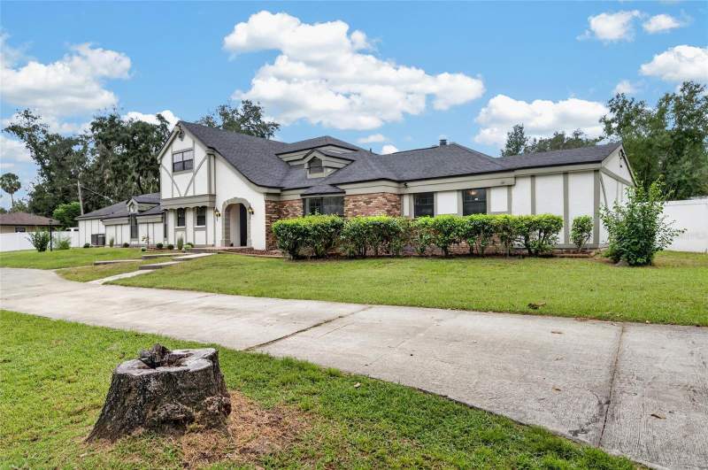4 bedroom Single Family Residence at 12603 Lake Hills Drive, Shadow Run Unit 2, Riverview — photo 2