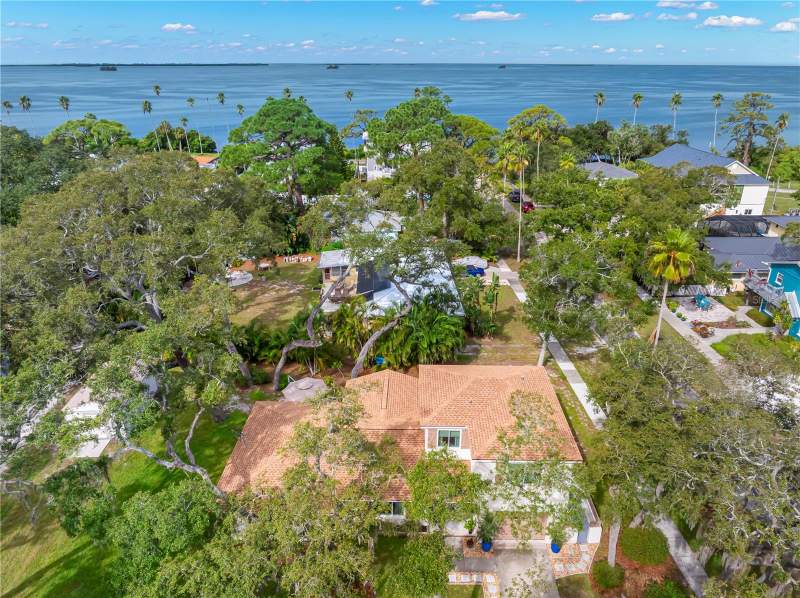 3 bedroom Single Family Residence at 202 S Mayo Street, Crystal Beach Rev, Crystal Beach — photo 4