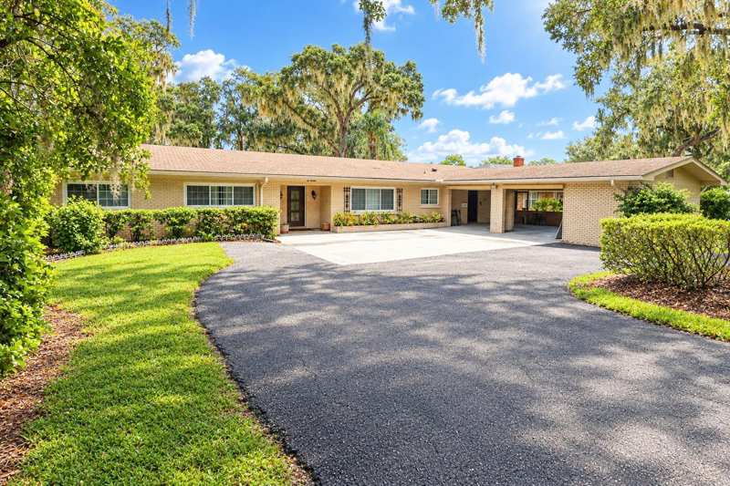 4 bedroom Single Family Residence at 1020 W Lake Hamilton Drive, Pollard Shores, Winter Haven — photo 1