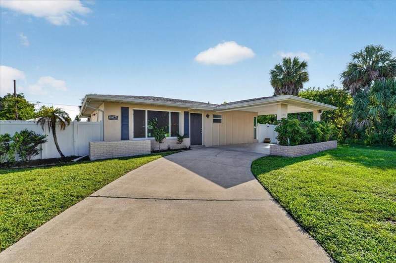 2 bedroom Single Family Residence at 20286 Benton Avenue, Port Charlotte Sec 018, Port Charlotte — photo 3