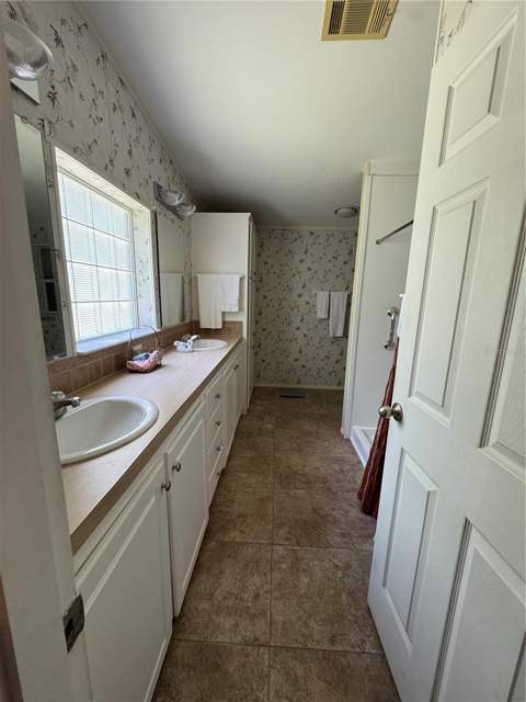 37437 Gill Avenue, Zephyrhills FL - photo 11 of 19