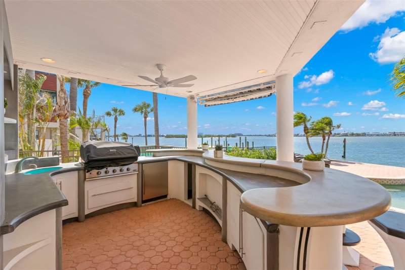 4 bedroom Single Family Residence at 6130 Kipps Colony Drive, Kipps Colony Estates At Pasadena Yacht/Country Cl, Gulfport — photo 4