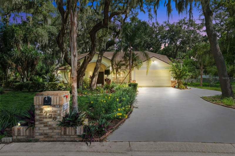 4 bedroom Single Family Residence at 2770 Buckhorn Oaks Drive, Buckhorn Oaks Unit 1, Valrico — photo 2