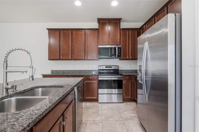 3 bedroom Townhouse at 4097 70TH TERRACE, VILLAGE AT PARK PLACE, PINELLAS PARK — photo 2