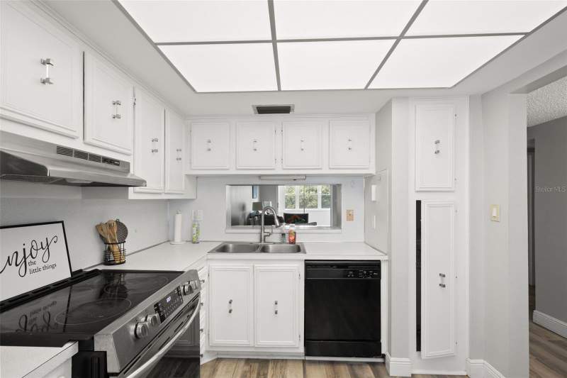 2 bedroom Condominium at 7321 Central Avenue #407, Park Central Towers Condo, St Petersburg — photo 5