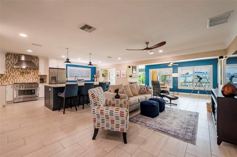 3 bedroom Single Family Residence at 541 Crystal Drive, Crystal Island, Madeira Beach — photo 4