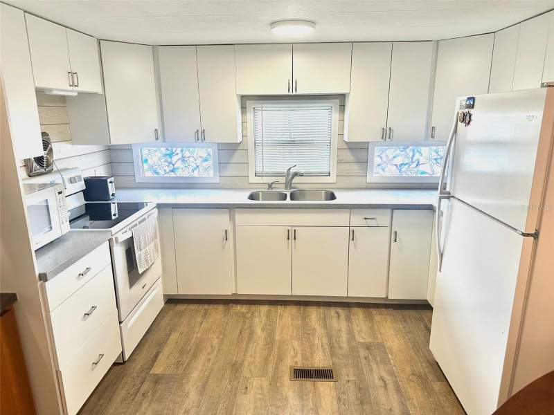 2 bedroom Mobile Home at 9790 66TH STREET #362, CLEARWATER CASCADE M/H PARK UNREC, PINELLAS PARK — photo 2