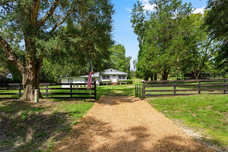 3 bedroom Single Family Residence at 6218 SW 202nd Street, Newberry, Newberry — photo 4