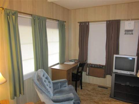 39015 Hillcrest Drive, Zephyrhills FL - photo 10 of 34