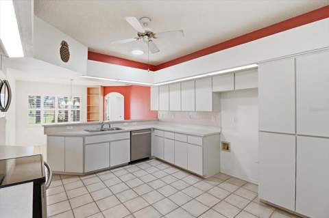 9240 Butler Boulevard, Weeki Wachee FL - photo 18 of 47