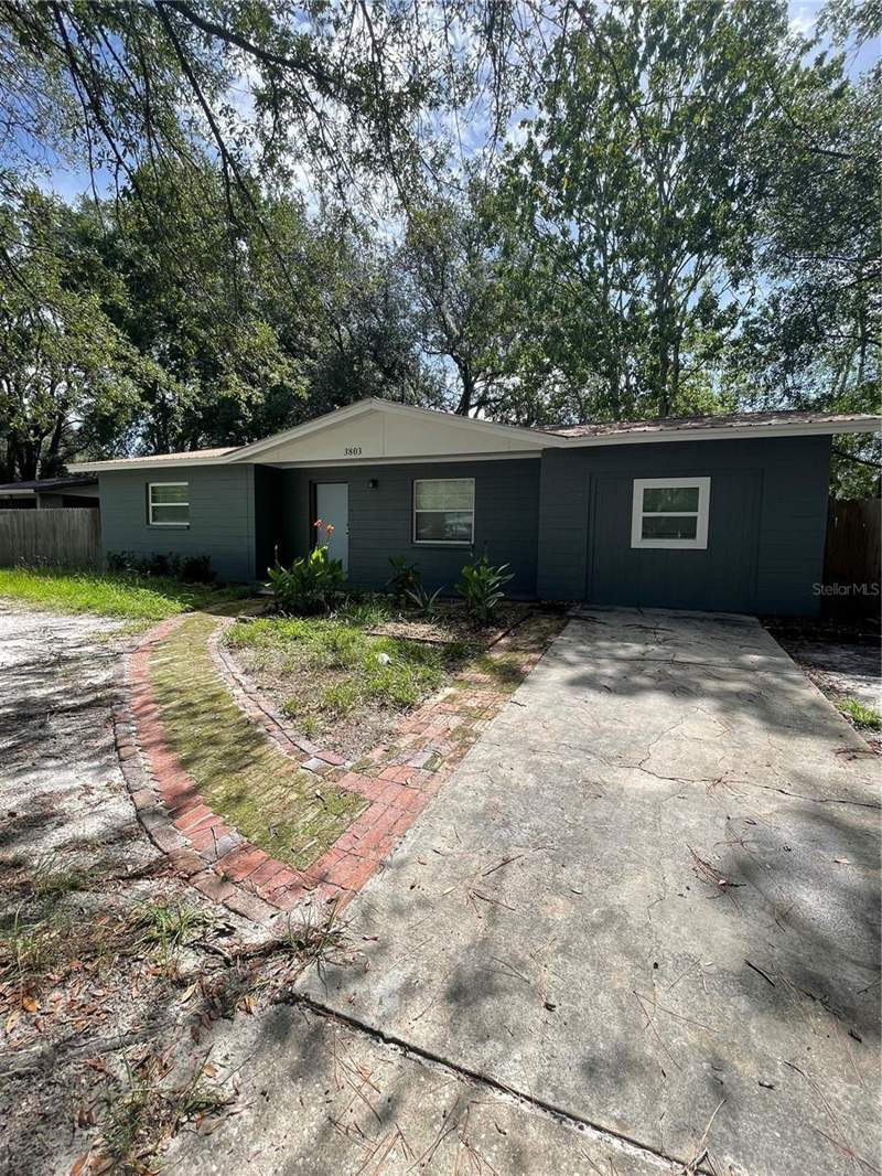 3 bedroom Single Family Residence at 3803 NE 13th Street, Highland Court Manor, Gainesville — photo 2