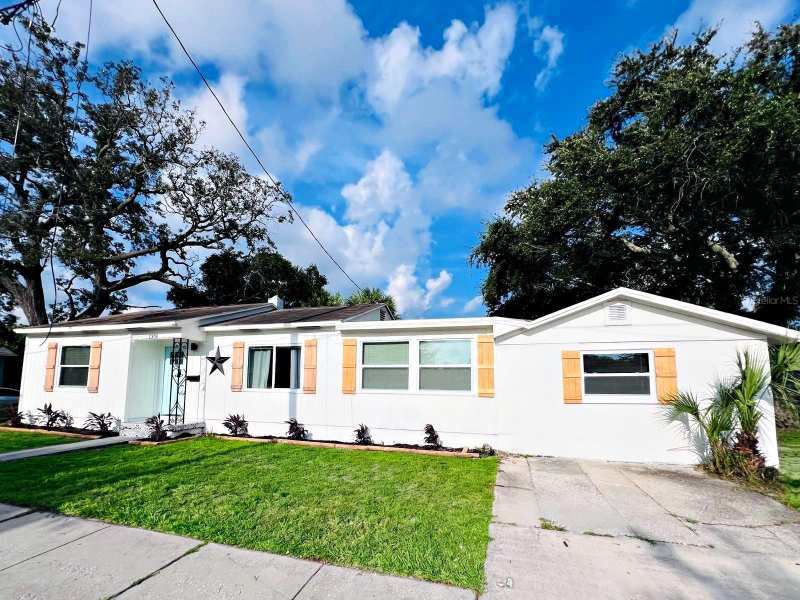 4 bedroom Single Family Residence at 1300 21st Street, Forest Hill, St Petersburg — photo 1