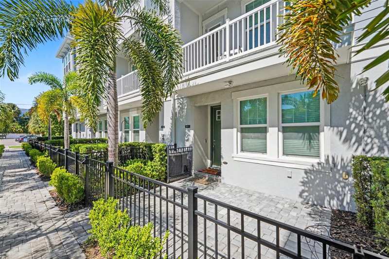 3 bedroom Townhouse at 206 S Tampania Avenue #3, South Tampania Twnhms, Tampa — photo 1