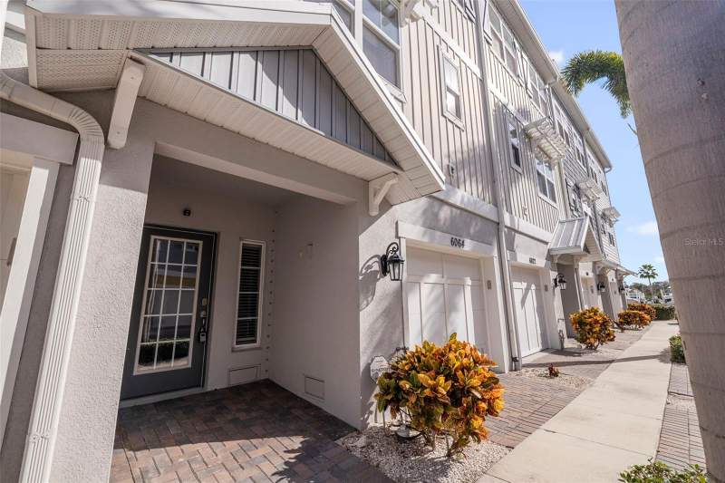 4 bedroom Townhouse at 6064 Moorings Drive, Cove At Loggerhead Marina, St Petersburg — photo 3