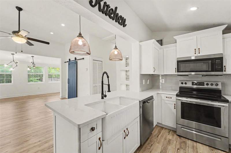 3 bedroom Single Family Residence at 800 E Genesee Street, Maxwellton Sub Corrected Plat, Tampa — photo 4