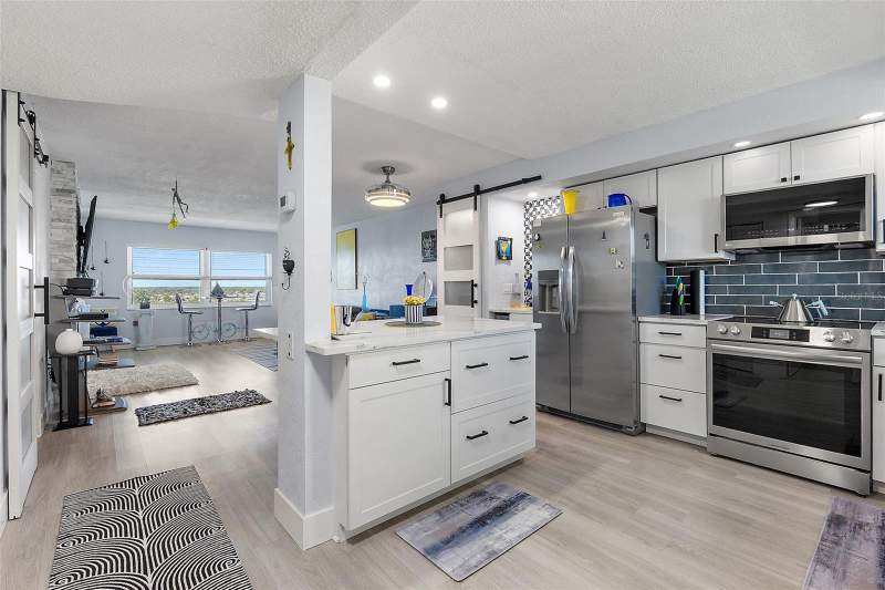 1 bedroom Condominium at 4725 Cove Circle #704, Columbia Towers Condo, St Petersburg — photo 3