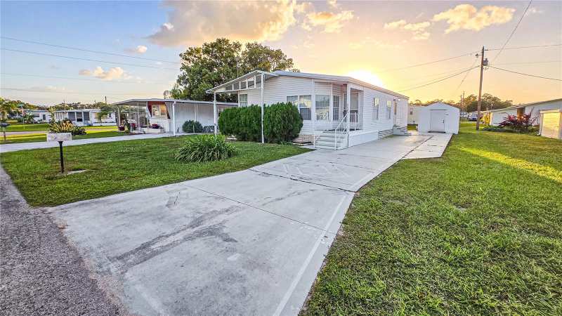 2 bedroom Manufactured Home at 5425 Betmar Drive, Betmar Acres, Zephyrhills — photo 1