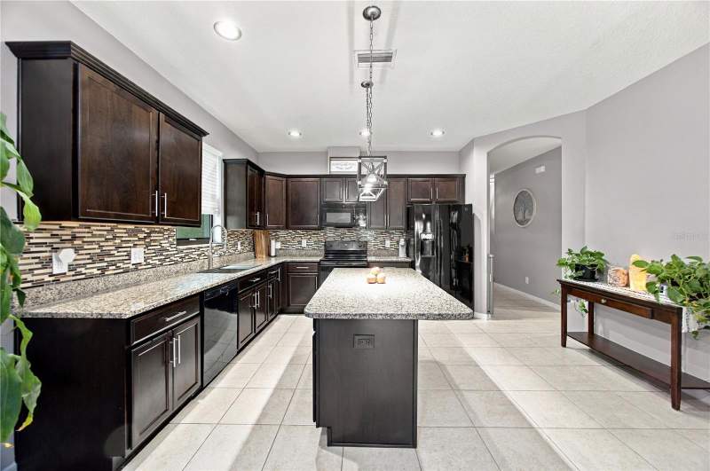 5 bedroom Single Family Residence at 837 Old Windsor Way, Villages At Avalon 3B-2, Spring Hill — photo 5
