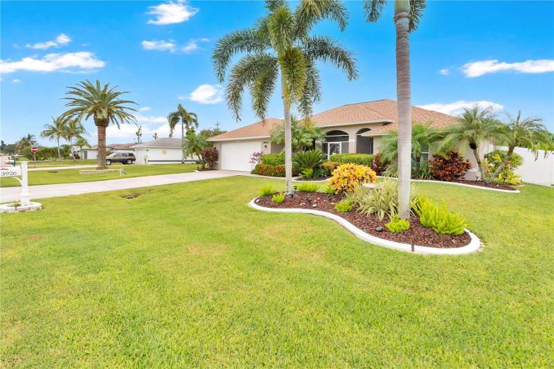 3 bedroom Single Family Residence at 3926 SW 1st Avenue, Cape Coral, Cape Coral — photo 3