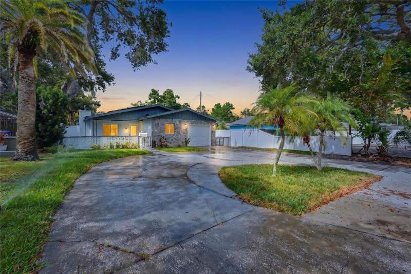 3 bedroom Single Family Residence at 8170 22nd Avenue, Jungle Terrace Sec A, St Petersburg — photo 2