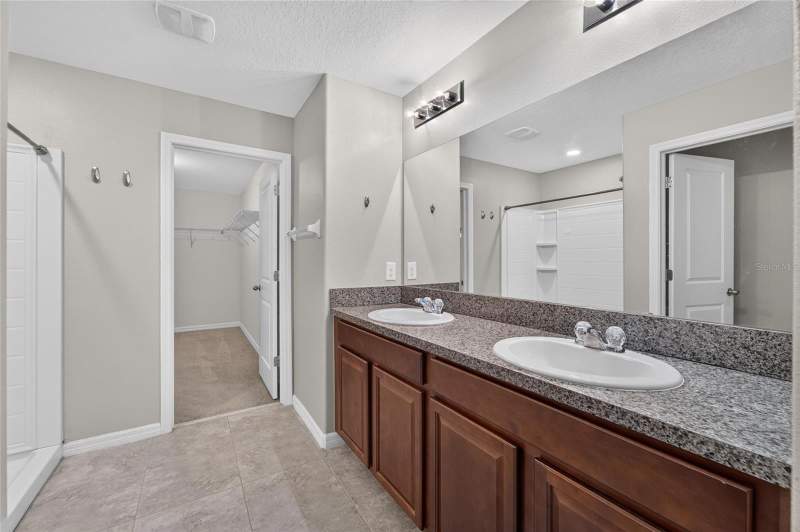 4 bedroom Single Family Residence at 215 English Heritage Place, Dover Road Sub, Dover — photo 4