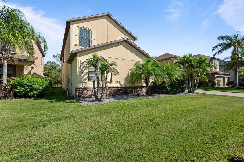 5 bedroom Single Family Residence at 5049 Ivory Stone Drive, Dg Farms Ph 2B, Wimauma — photo 4