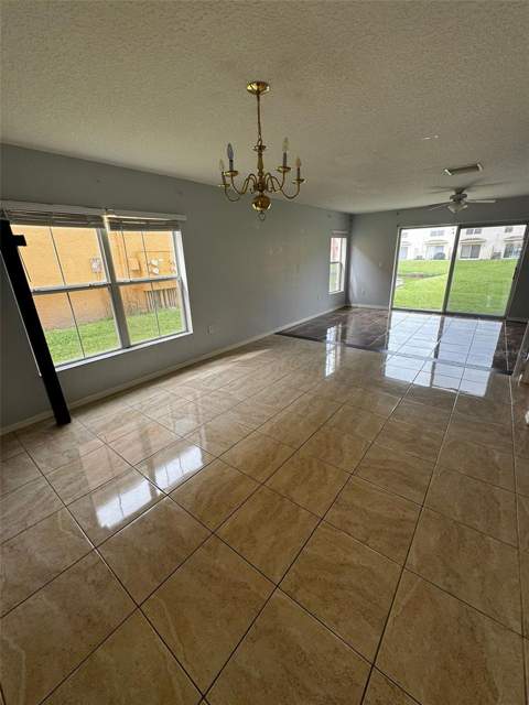 6913 Marble Fawn Place, Riverview FL - photo 10 of 15