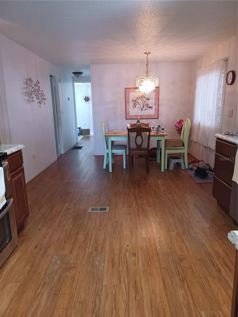 2 bedroom Mobile Home at 34604 Petunia Place, Tippecanoe Village Unrec, Zephyrhills — photo 3