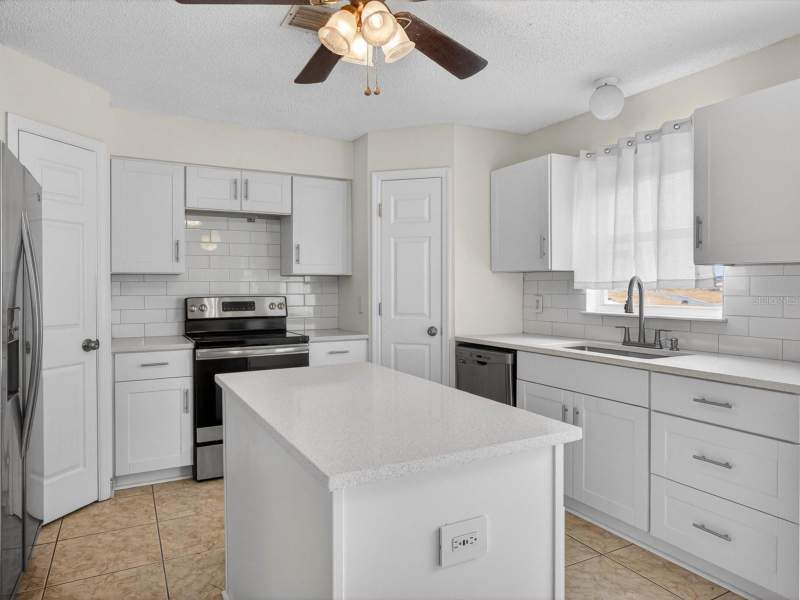 4 bedroom Single Family Residence at 1614 Herring Lane, Westchester Ph 06 07, Clermont — photo 3
