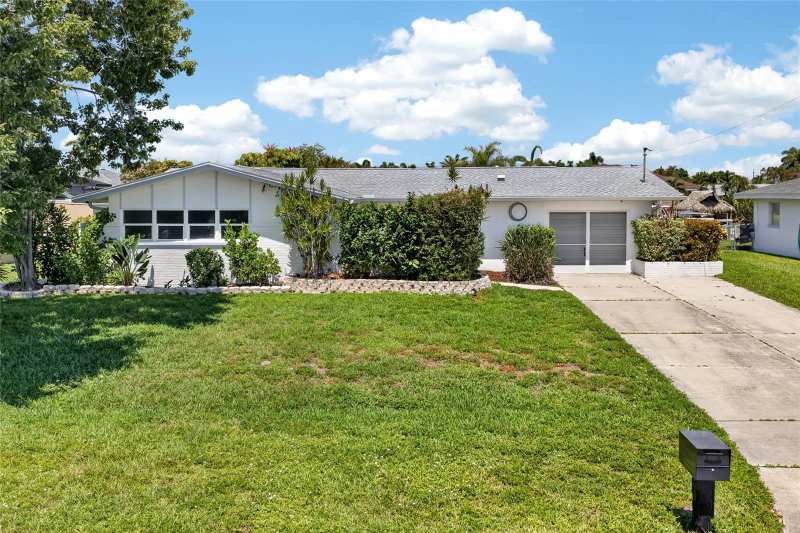 3 bedroom Single Family Residence at 3114 SE 18th Avenue, Cape Coral, Cape Coral — photo 1